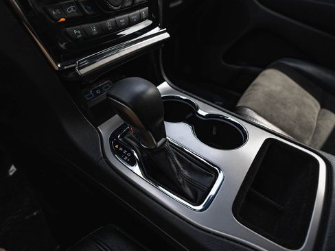 Used 2022 Jeep Grand Cherokee Laredo X image 18