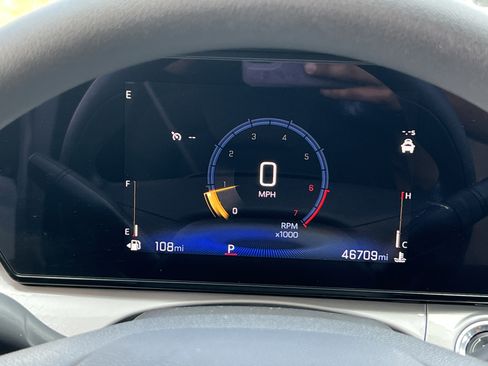 Used 2025 Chevrolet Trax LT FWD image 28