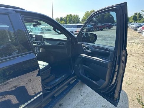 Used 2022 Chevrolet Tahoe Z71 w/ Luxury Package AWD/4WD image 22