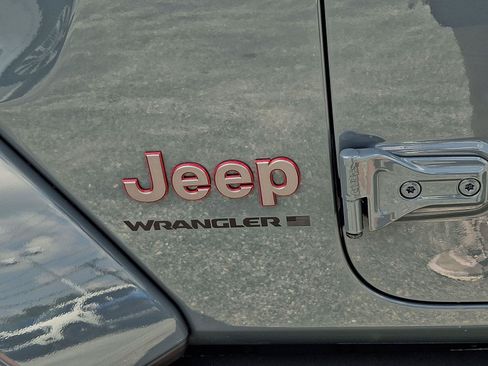 Used 2025 Jeep Wrangler Unlimited Rubicon AWD/4WD image 31