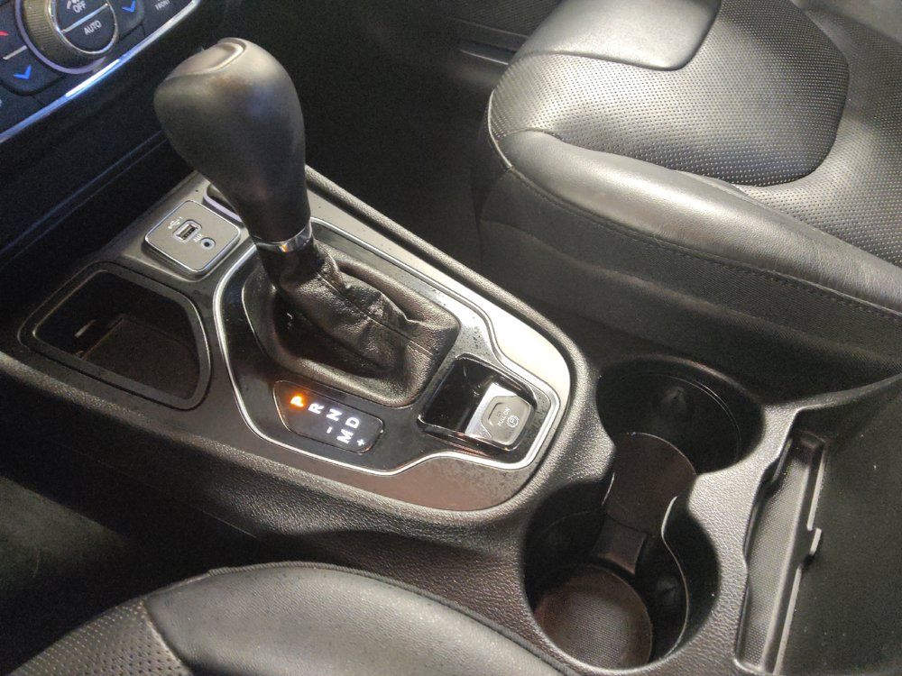Used 2019 Jeep Cherokee Limited FWD image 26