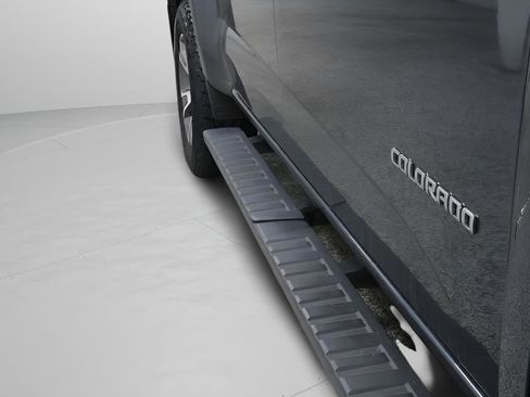 Used 2015 Chevrolet Colorado Z71 AWD/4WD image 6