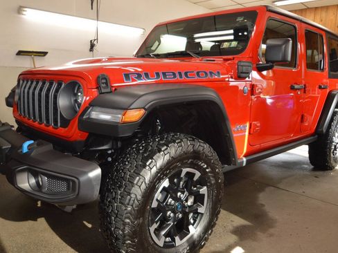 Used 2025 Jeep Wrangler Unlimited Rubicon 4xe w/ Safety Group AWD/4WD image 32
