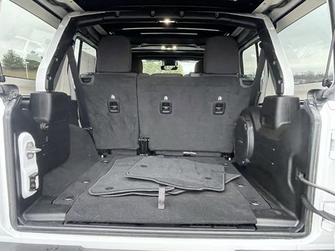 Used 2022 Jeep Wrangler Unlimited Rubicon w/ Cold Weather Group image 19