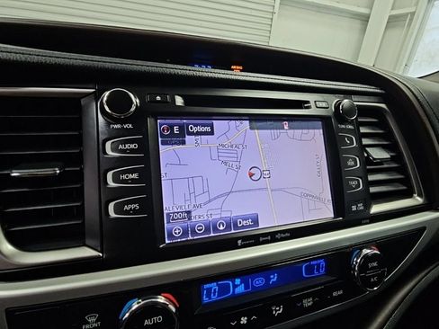 Used 2016 Toyota Highlander XLE FWD image 15