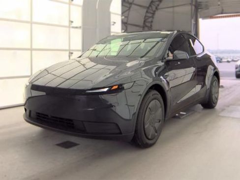 Used 2026 Tesla Model Y 2WD image 4
