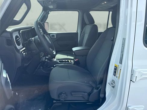 Used 2025 Jeep Wrangler Unlimited Sport AWD/4WD image 9