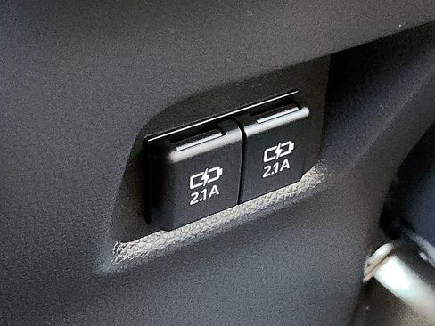 Used 2021 Toyota RAV4 XLE image 11