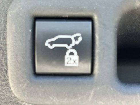 Used 2022 Toyota Sienna XSE FWD image 9