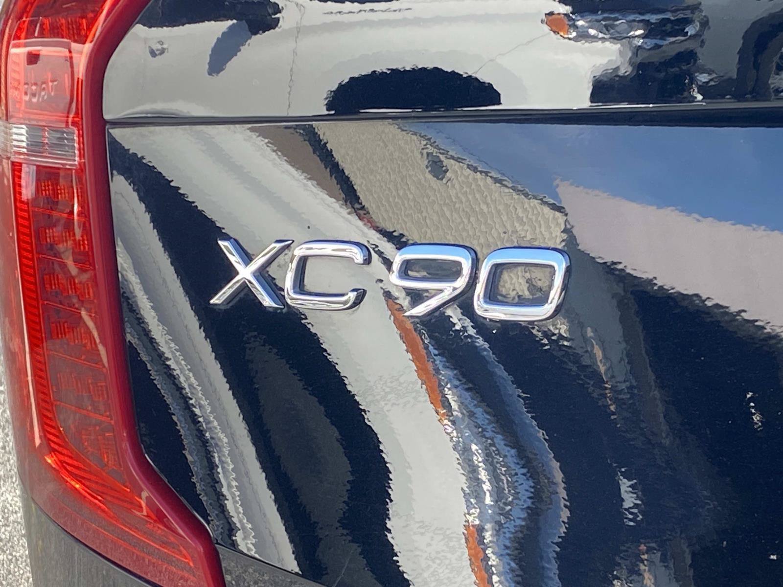 Used 2022 Volvo XC90 T6 Momentum w/ Climate Package AWD/4WD image 5