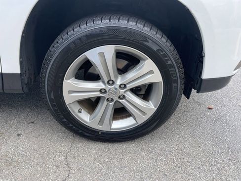 Used 2013 Toyota Highlander Limited FWD image 11