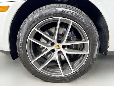 Certified 2024 Porsche Macan AWD/4WD image 31