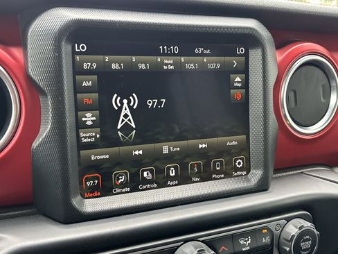 Used 2022 Jeep Gladiator Rubicon w/ LED Lighting Group AWD/4WD image 12