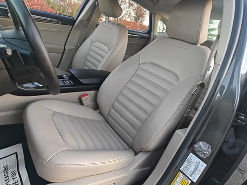 Used 2019 Ford Fusion SEL image 12