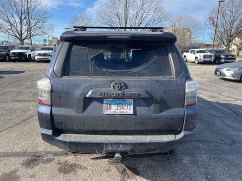 Used 2022 Toyota 4Runner SR5 Premium image 3