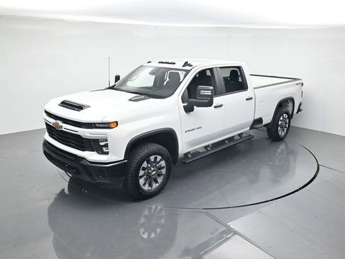Used 2025 Chevrolet Silverado 2500 Custom AWD/4WD image 39
