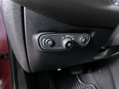 Used 2019 Chevrolet Equinox Premier FWD image 18