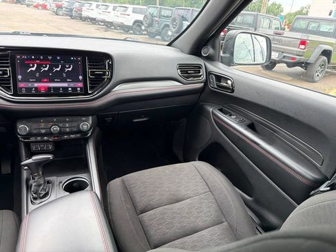 Used 2025 Dodge Durango GT RWD image 17