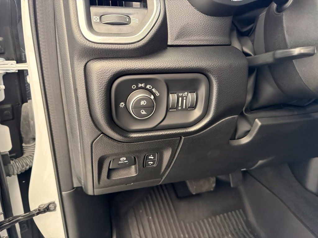 Used 2022 RAM 1500 Laramie AWD/4WD image 43