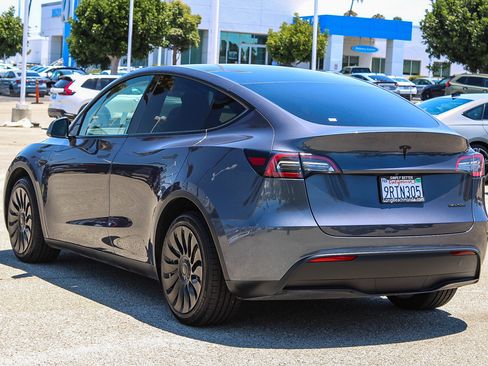 Used 2022 Tesla Model Y Long Range AWD/4WD image 9