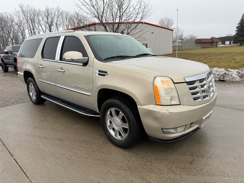 Used 2009 Cadillac Escalade ESV AWD image 3