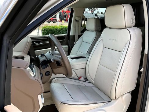 Used 2024 GMC Yukon Denali w/ Advanced Technology Package image 8