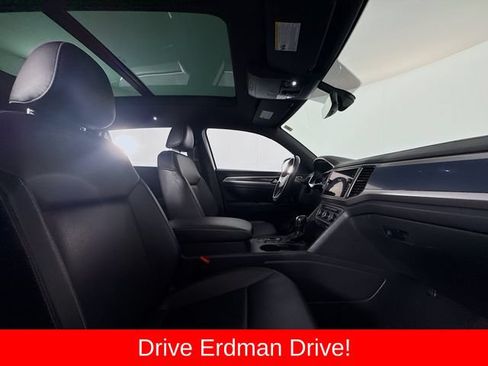 Used 2020 Volkswagen Atlas Cross Sport SE w/ Panoramic Sunroof Package FWD image 25