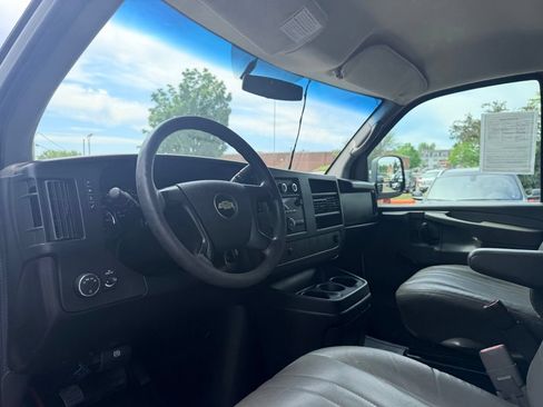 Used 2011 Chevrolet Express 2500 RWD image 8