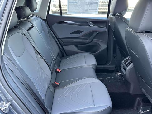 New 2025 Volkswagen Tiguan SE image 15