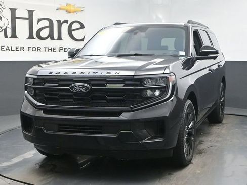 Used 2025 Ford Expedition Platinum w/ Stealth Appearance Package AWD/4WD image 7