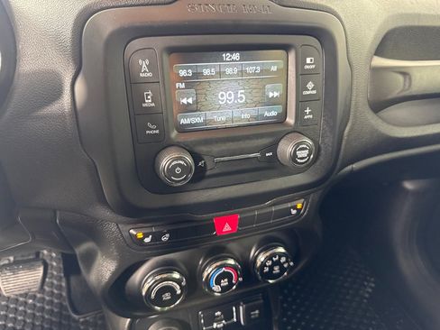 Used 2017 Jeep Renegade Latitude w/ Cold Weather Group image 18