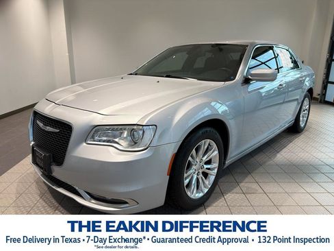 Used 2021 Chrysler 300 Touring w/ Driver Convenience Group image 1
