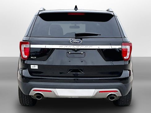 Used 2016 Ford Explorer XLT w/ Equipment Group 202A FWD image 4