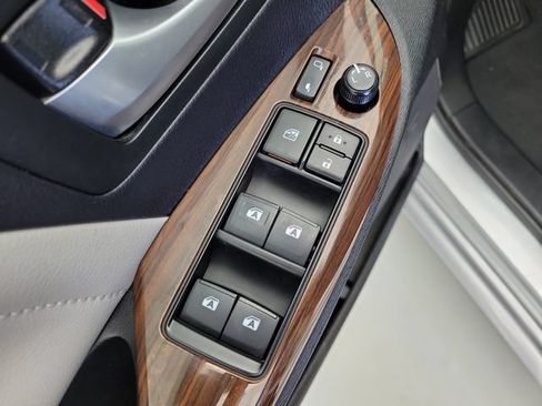 Used 2017 Toyota Sienna Limited Premium FWD image 20