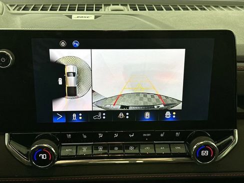 Used 2024 Chevrolet Colorado Z71 w/ Z71 Convenience Package 2 image 17