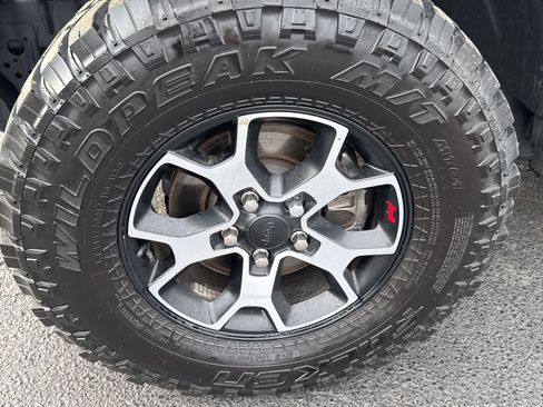 Used 2021 Jeep Wrangler Unlimited Rubicon w/ Cold Weather Group image 10