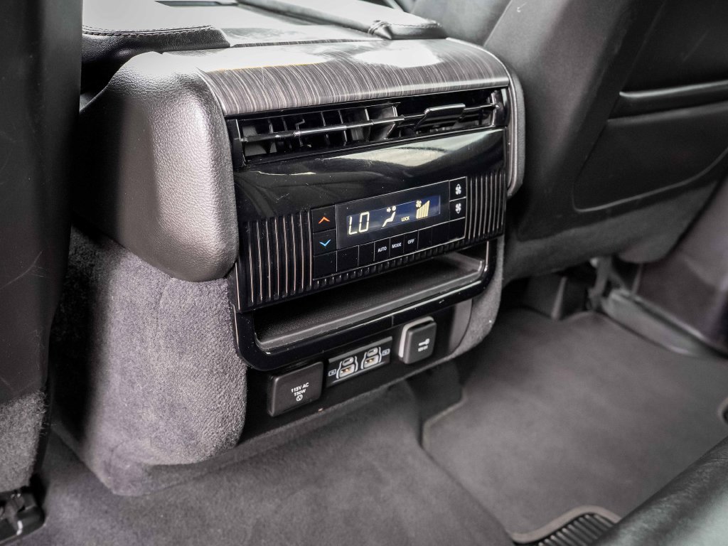 Used 2023 Jeep Wagoneer L Series II AWD/4WD image 21