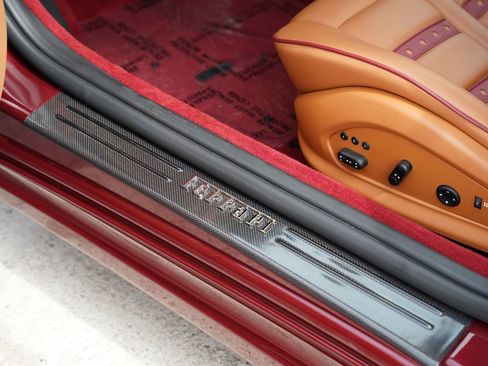 Used 2010 Ferrari California RWD image 26