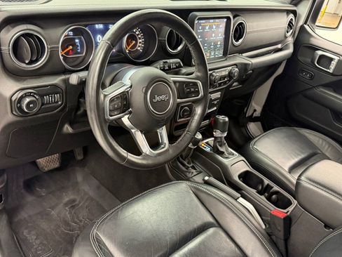 Used 2018 Jeep Wrangler Unlimited Sahara AWD/4WD image 3