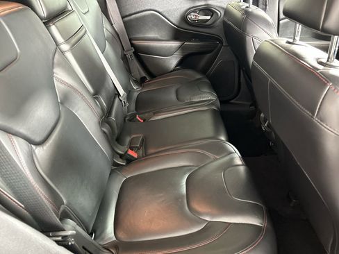 Used 2016 Jeep Cherokee Trailhawk w/ Comfort/Convenience Group AWD/4WD image 25