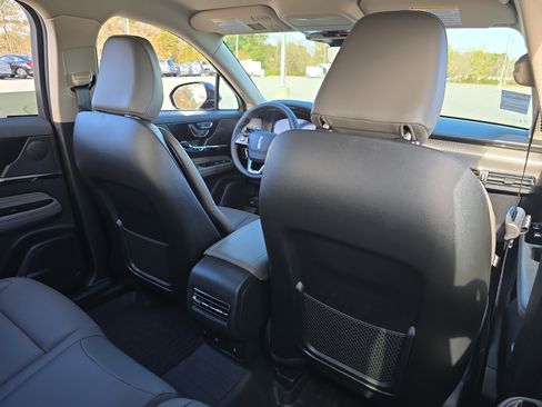 New 2026 Lincoln Corsair Premiere image 11