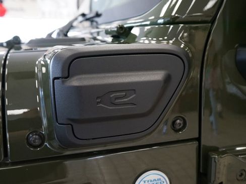 Used 2023 Jeep Wrangler Unlimited Sahara w/ Dual Top Group AWD/4WD image 24