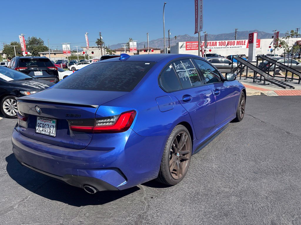 Used 2019 BMW 330i Sedan w/ M Sport Package RWD image 4