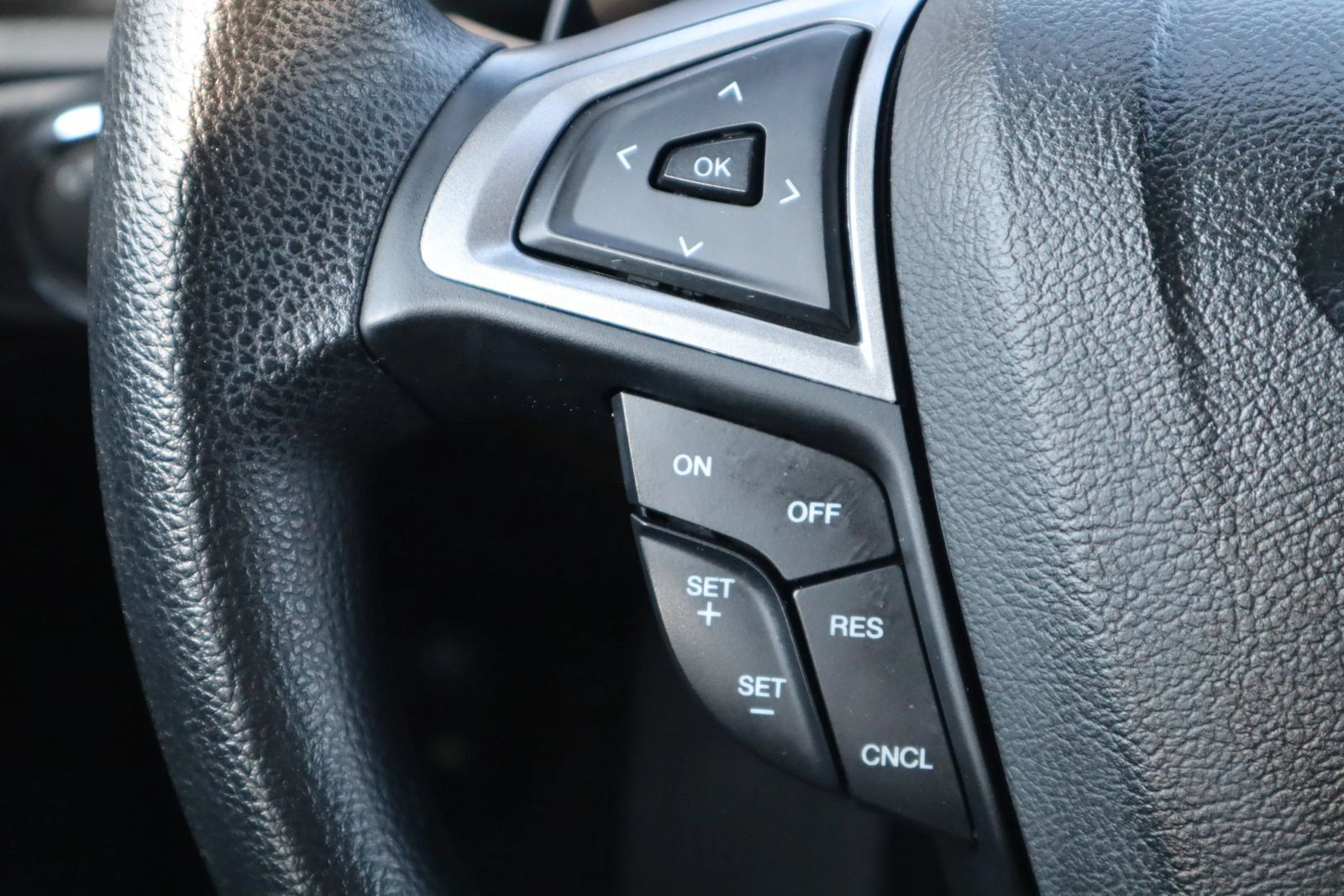 Used 2018 Ford Fusion SE w/ Fusion SE Technology Package FWD image 23