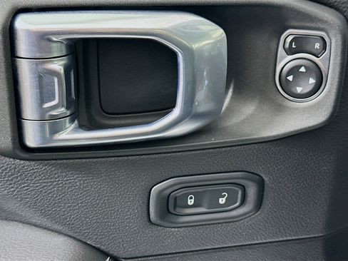 Used 2023 Jeep Wrangler Sahara w/ Cold Weather Group image 15