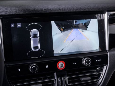 Certified 2025 Porsche Macan image 23