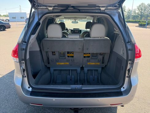 Used 2014 Toyota Sienna XLE AWD/4WD image 25