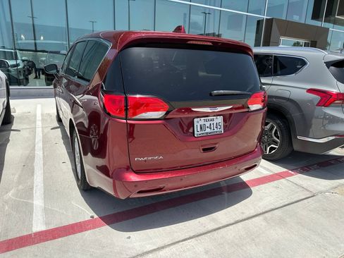 Used 2018 Chrysler Pacifica LX FWD image 9