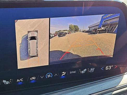 New 2025 Chevrolet Suburban Premier image 16