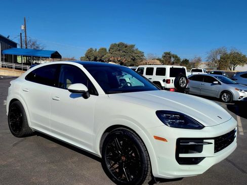 Used 2025 Porsche Cayenne Coupe image 8